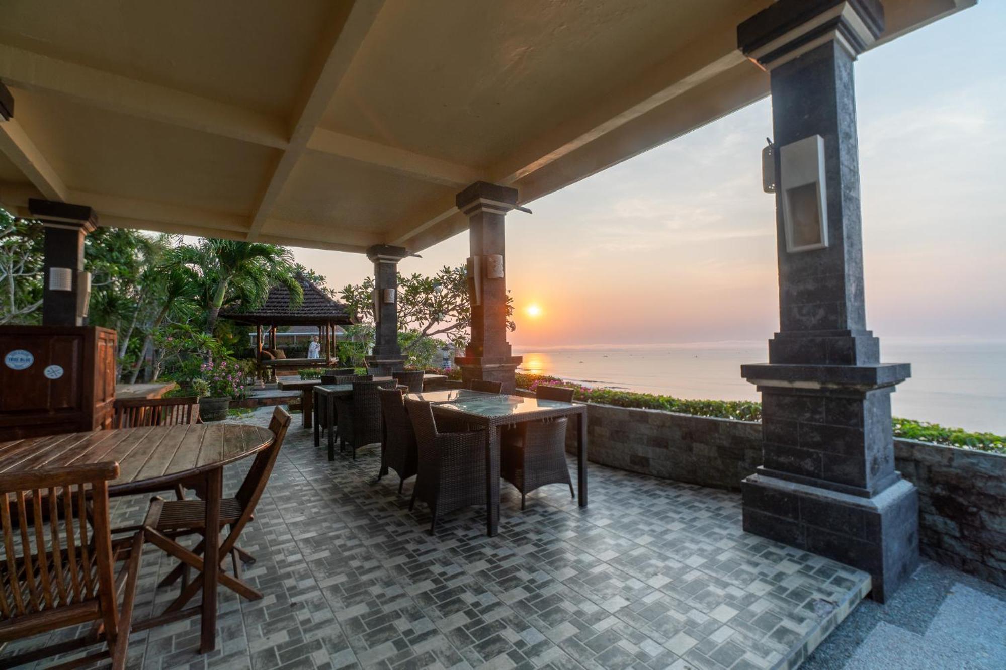 Hotel Kembang Kuning Uluwatu Exterior foto