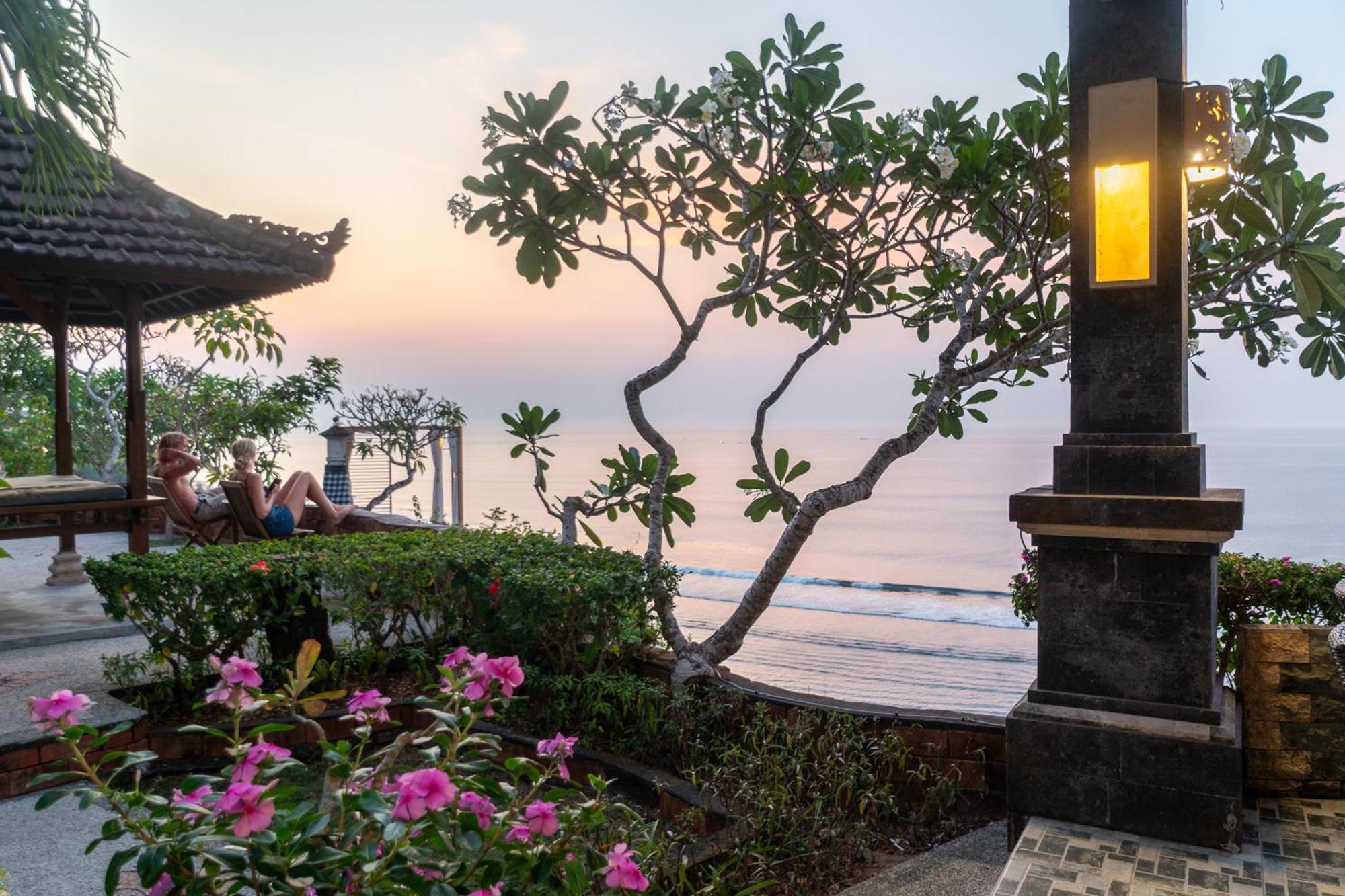 Hotel Kembang Kuning Uluwatu Exterior foto